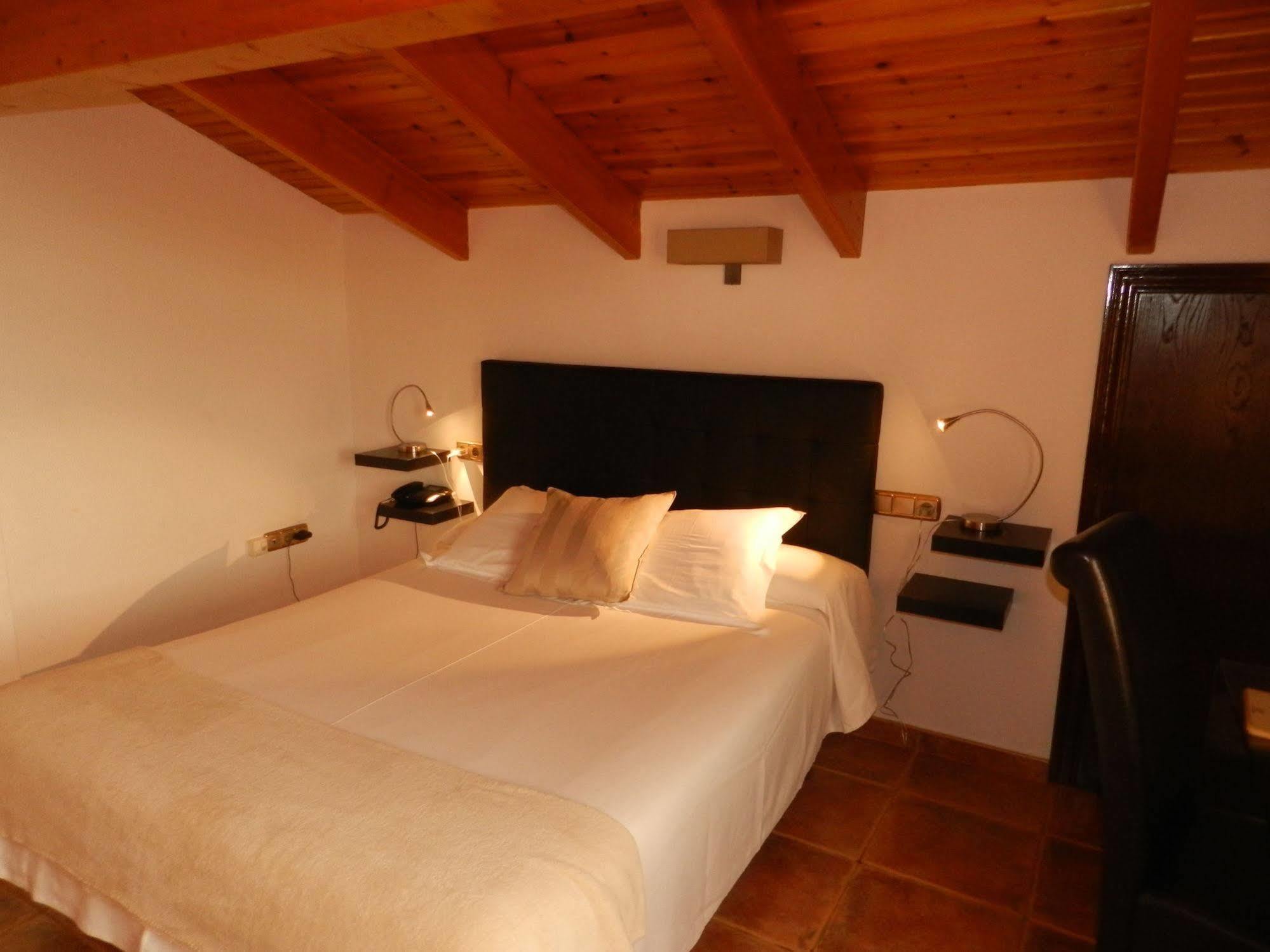 Hotel Porta D'Alella Exterior photo